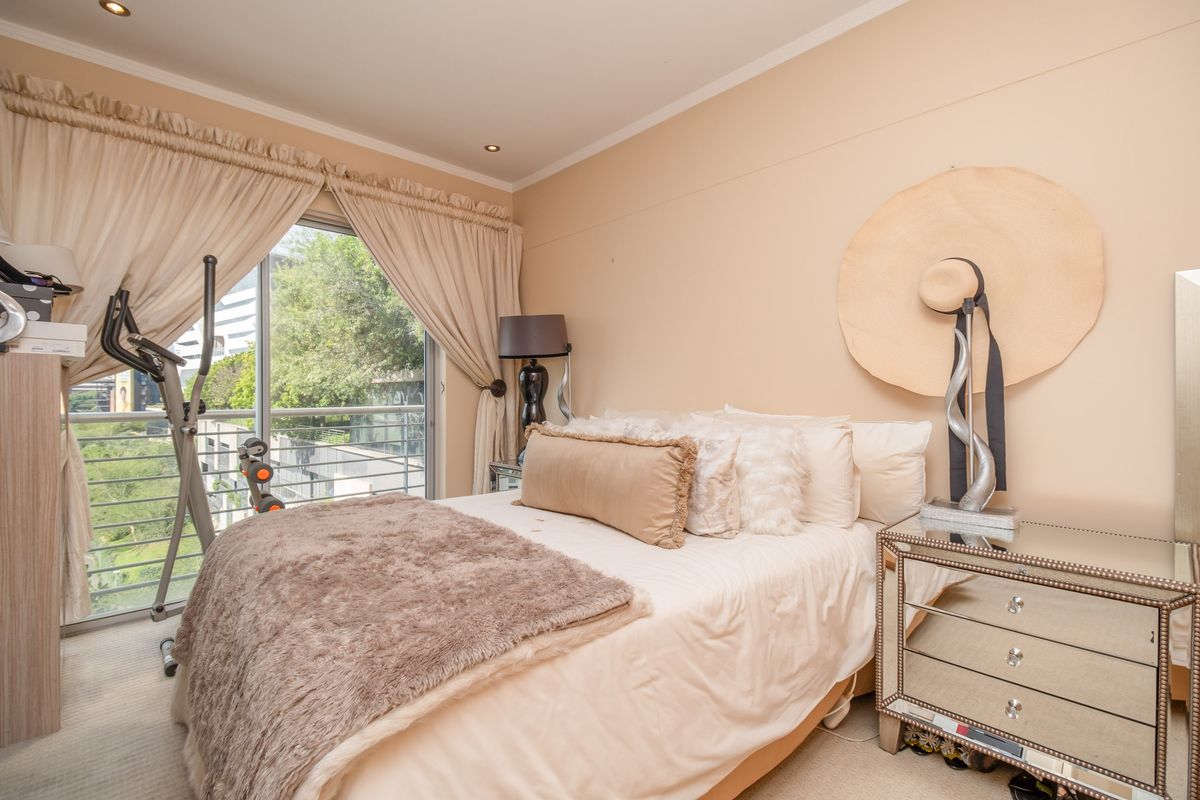 Bank Assisted Sale – 6th Floor Apartment in Sandhurst Towers, Sandton - Photo 3