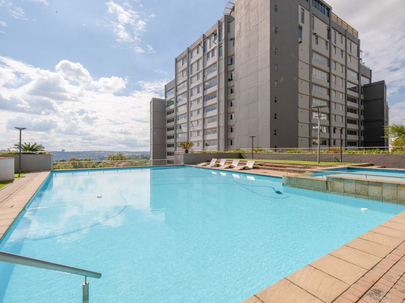 Bank Assisted Sale – 6th Floor Apartment in Sandhurst Towers, Sandton - Photo 5