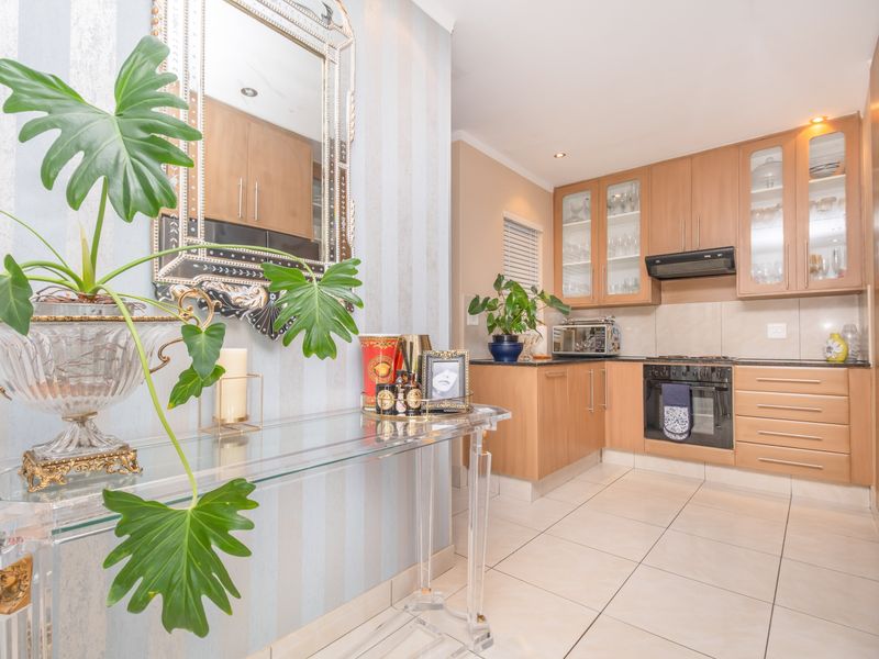 Bank Assisted Sale – 6th Floor Apartment in Sandhurst Towers, Sandton - Photo 10