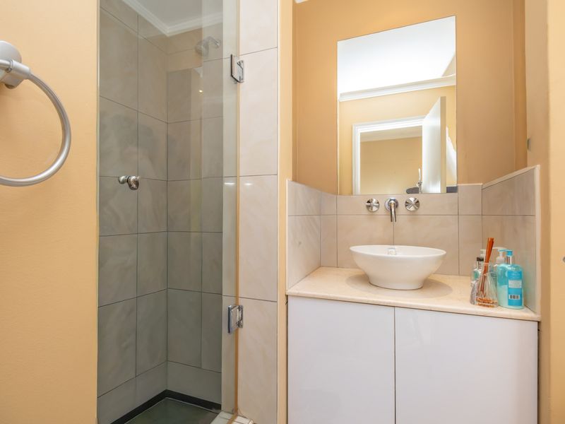 Bank Assisted Sale – 6th Floor Apartment in Sandhurst Towers, Sandton - Photo 7