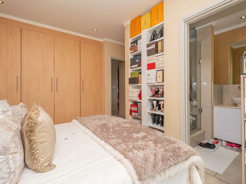 Bank Assisted Sale – 6th Floor Apartment in Sandhurst Towers, Sandton - Photo 6