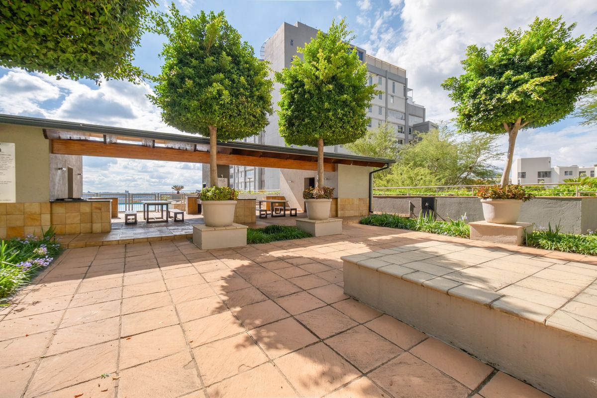 Bank Assisted Sale – 6th Floor Apartment in Sandhurst Towers, Sandton - Photo 4