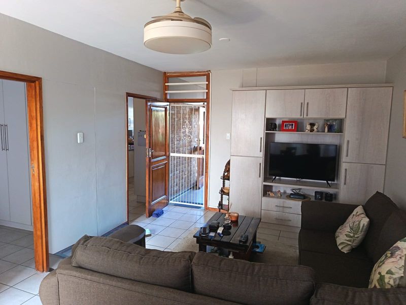 A rare opportunity to own a neat, modern, and move-in-ready one-bedroom unit. - Photo 2