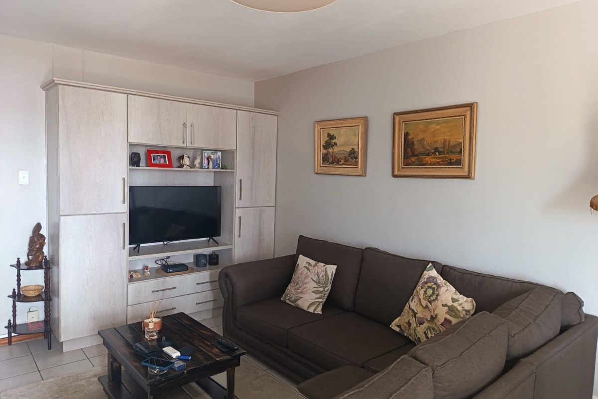 A rare opportunity to own a neat, modern, and move-in-ready one-bedroom unit. - Photo 4