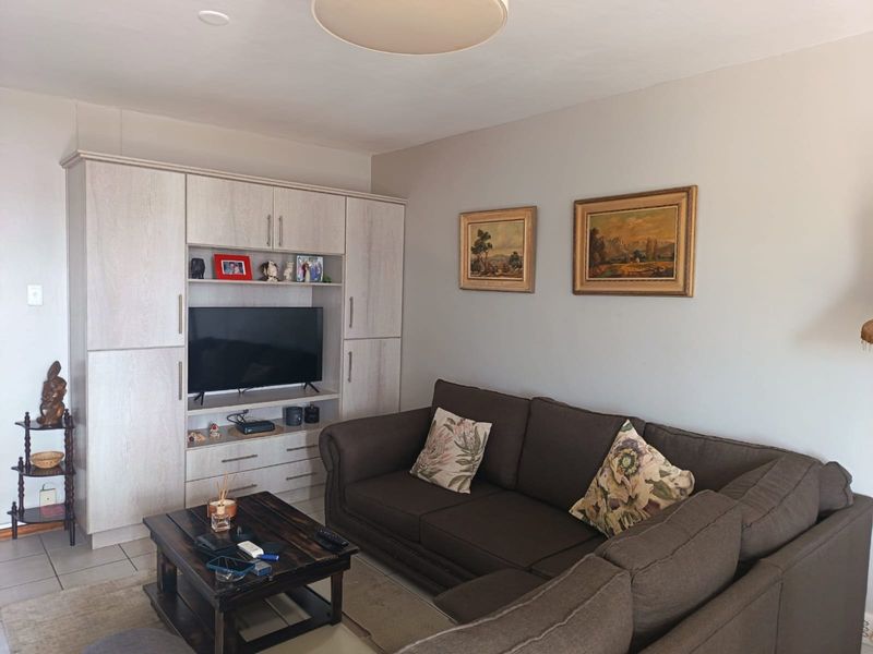 A rare opportunity to own a neat, modern, and move-in-ready one-bedroom unit. - Photo 4