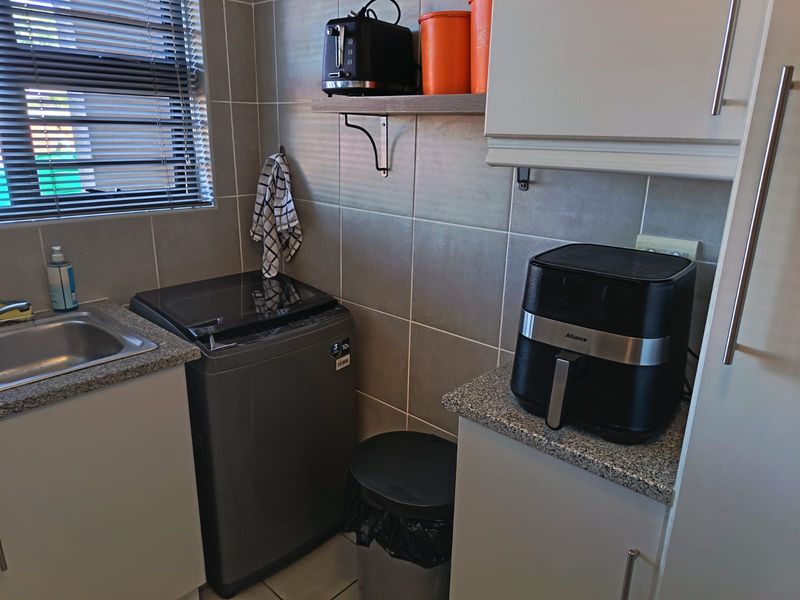 A rare opportunity to own a neat, modern, and move-in-ready one-bedroom unit. - Photo 8