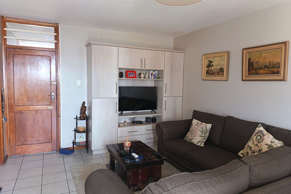 A rare opportunity to own a neat, modern, and move-in-ready one-bedroom unit. - Photo 5