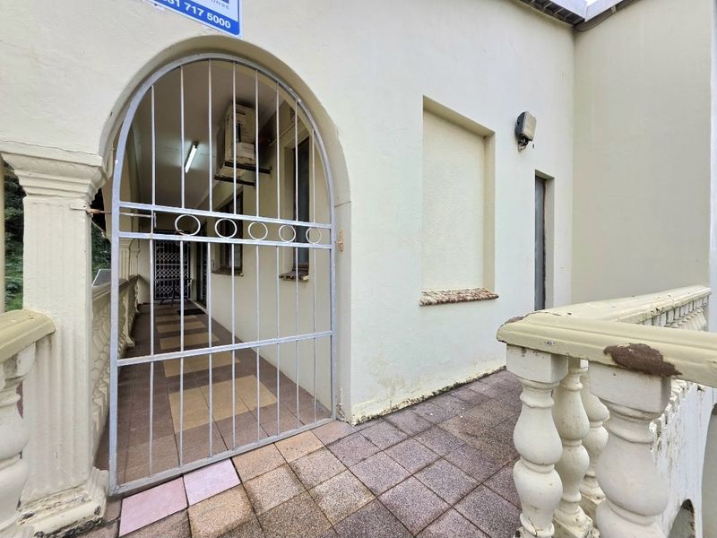 A Stunning Residence in the heart of Isipingo Hills with alot of Potential!!! - Photo 3