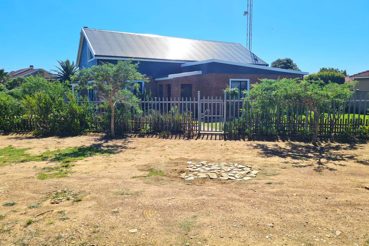 Kloof-Side Residence with Room to Breathe in Noorsekloof, Jeffreys Bay - Photo 2