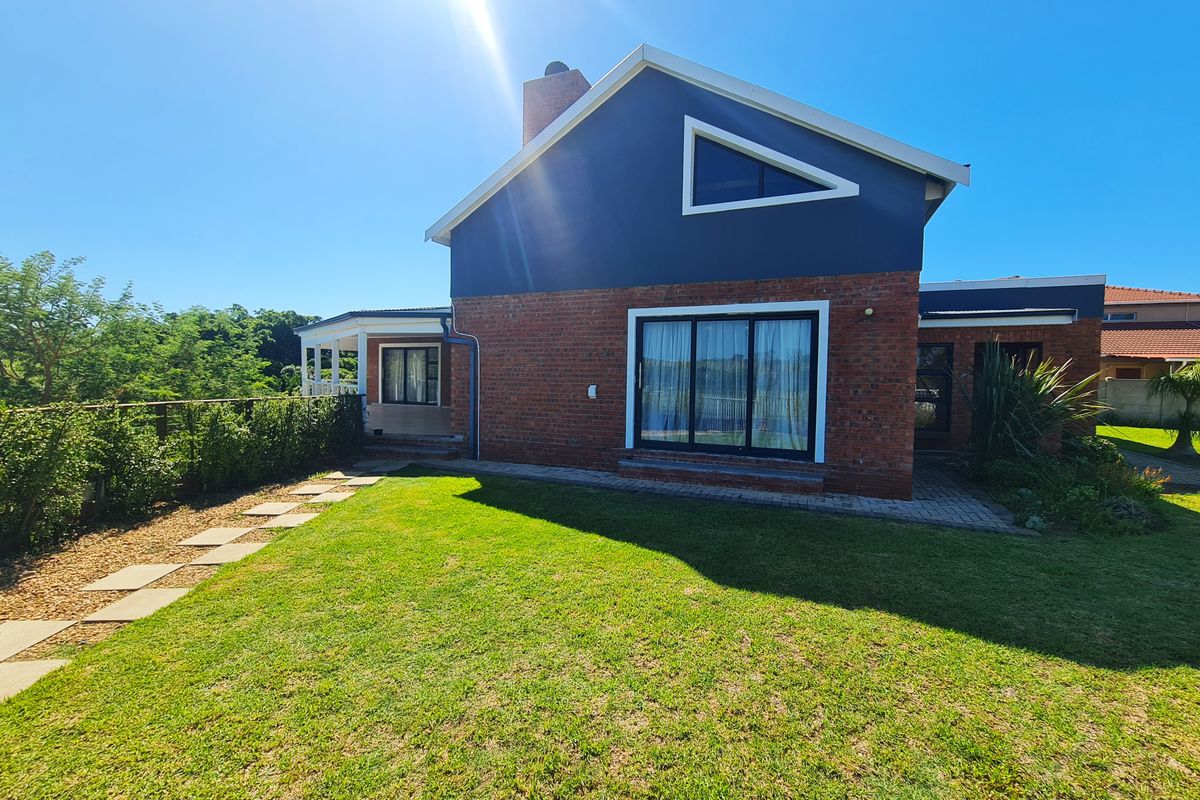 Kloof-Side Residence with Room to Breathe in Noorsekloof, Jeffreys Bay - Photo 3