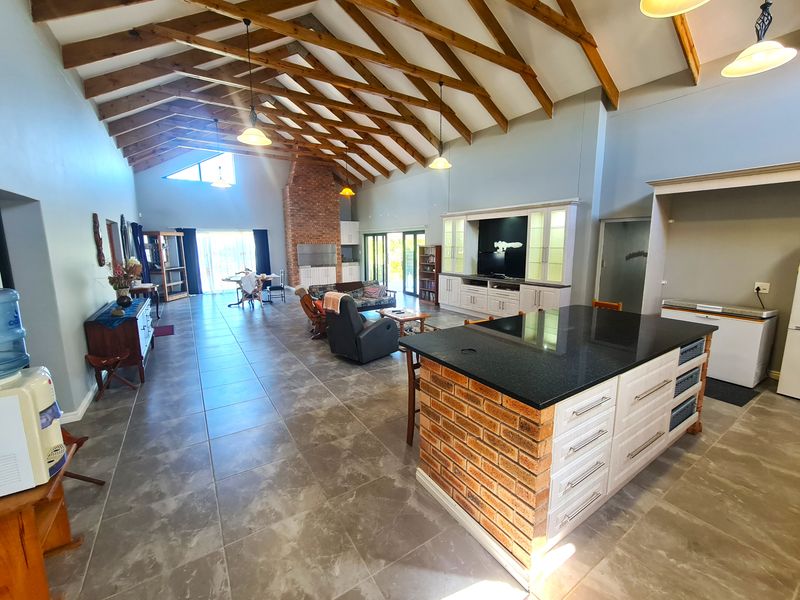 Kloof-Side Residence with Room to Breathe in Noorsekloof, Jeffreys Bay - Photo 9