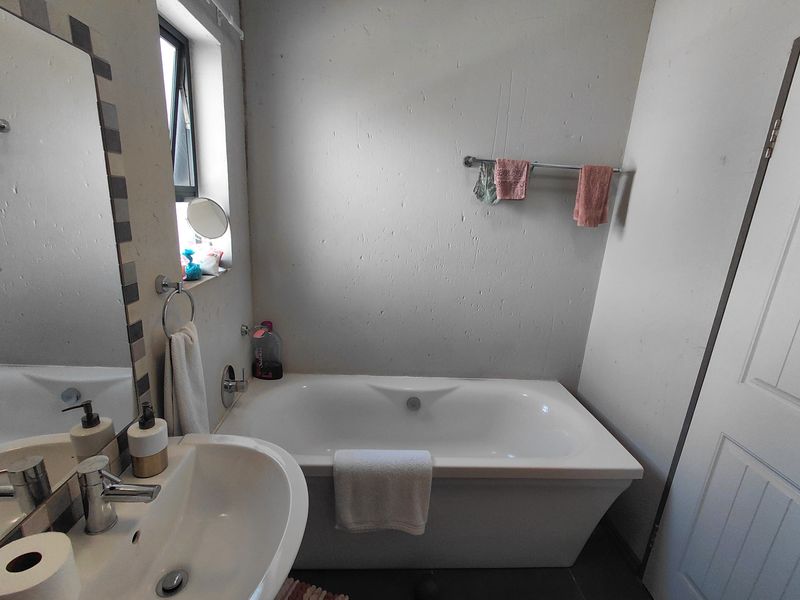 Don't Miss This Stunning 2 Bedroom and 2 Bathroom With A Stunning Balocony With A Built In Braai - Photo 10