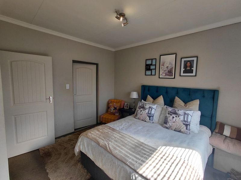 Don't Miss This Stunning 2 Bedroom and 2 Bathroom With A Stunning Balocony With A Built In Braai - Photo 6