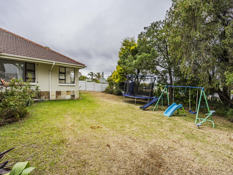 Modern Family Home in the Heart of Beacon Bay - Photo 3