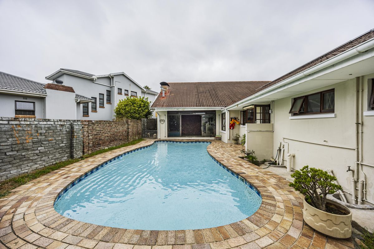 Modern Family Home in the Heart of Beacon Bay - Photo 4