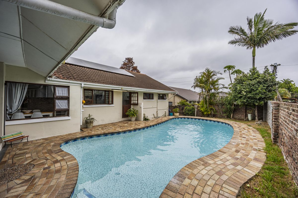 Modern Family Home in the Heart of Beacon Bay - Photo 5