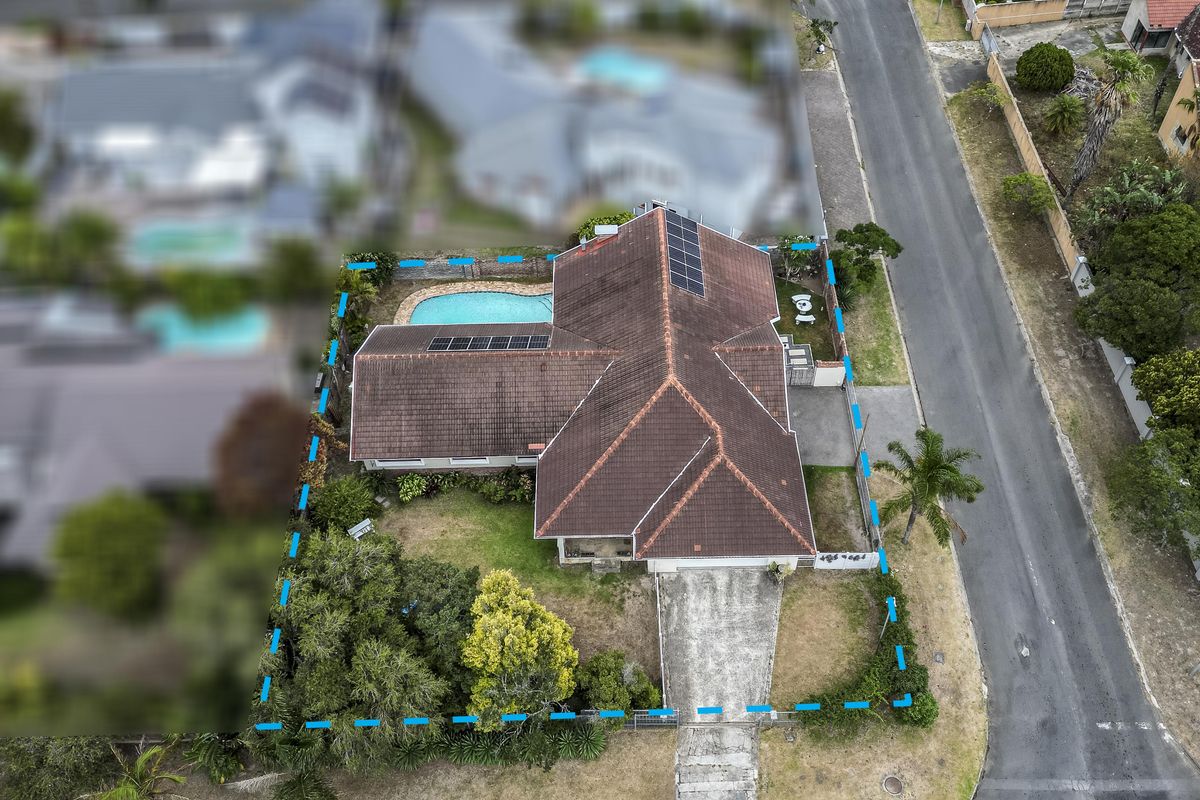 Modern Family Home in the Heart of Beacon Bay - Photo 2