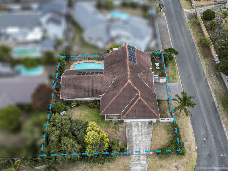 Modern Family Home in the Heart of Beacon Bay - Photo 2