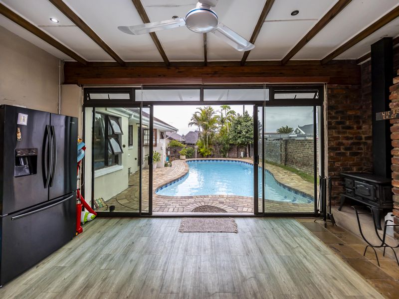 Modern Family Home in the Heart of Beacon Bay - Photo 6