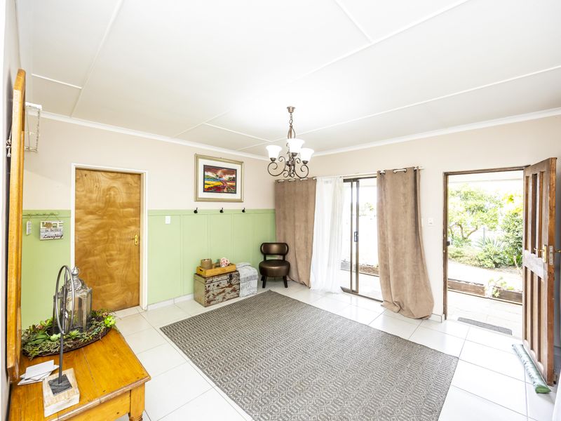 Modern Family Home in the Heart of Beacon Bay - Photo 8