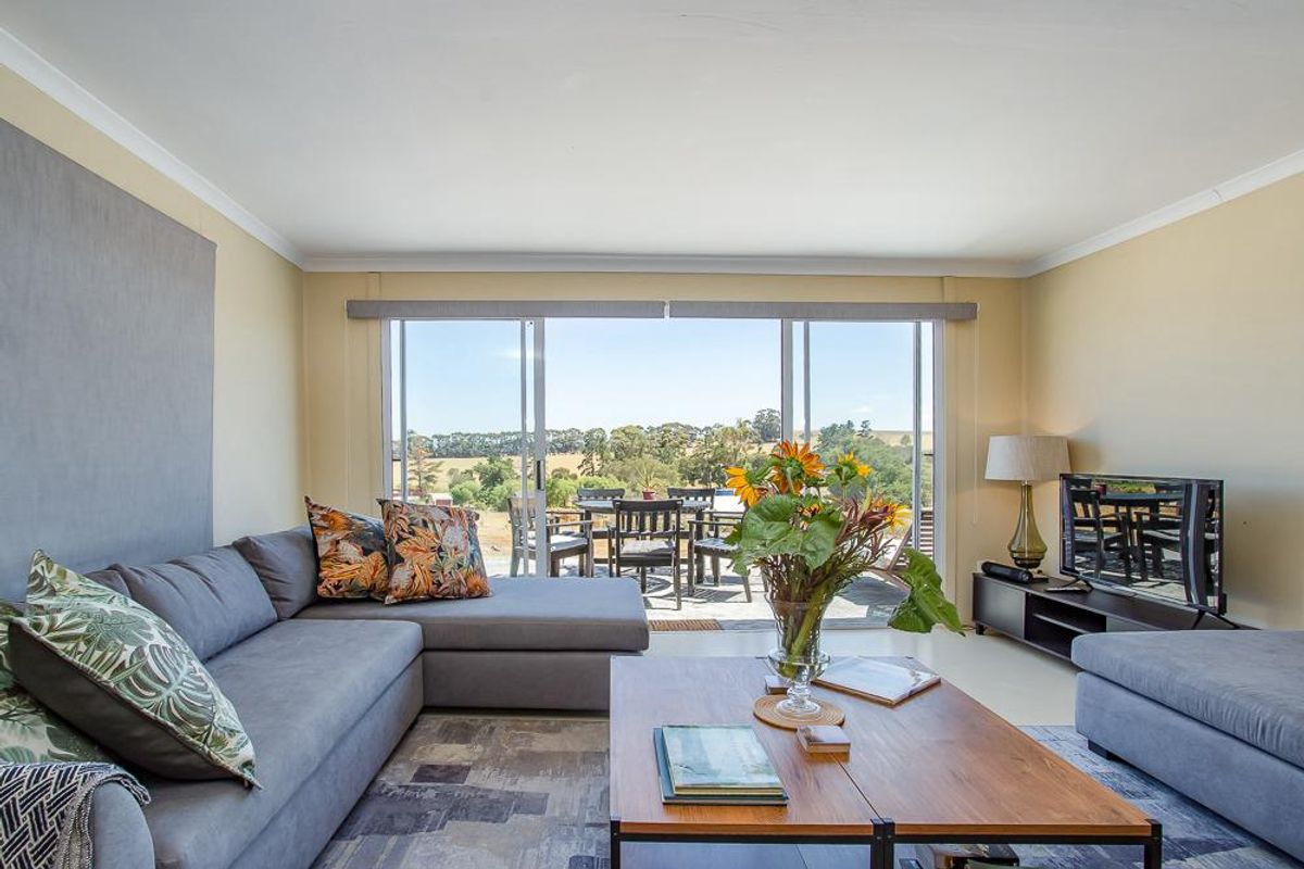 3-Bedroom Farmhouse – Pet-Friendly & Fully Furnished - Photo 3