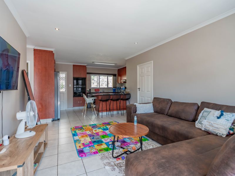 " Lock Up And Live Easy - 3 bed, 2 bath in Sought After Complex " - Photo 2