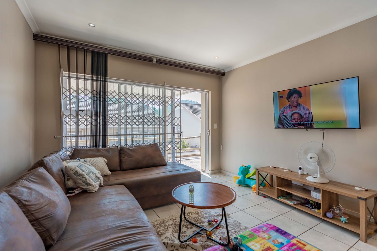 " Lock Up And Live Easy - 3 bed, 2 bath in Sought After Complex " - Photo 4