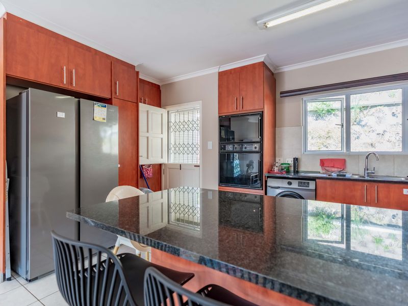 " Lock Up And Live Easy - 3 bed, 2 bath in Sought After Complex " - Photo 10