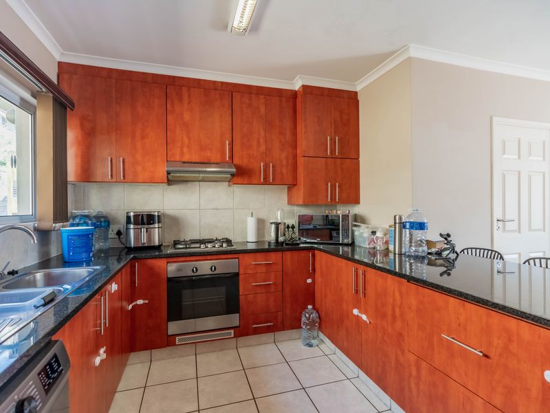 " Lock Up And Live Easy - 3 bed, 2 bath in Sought After Complex " - Photo 9