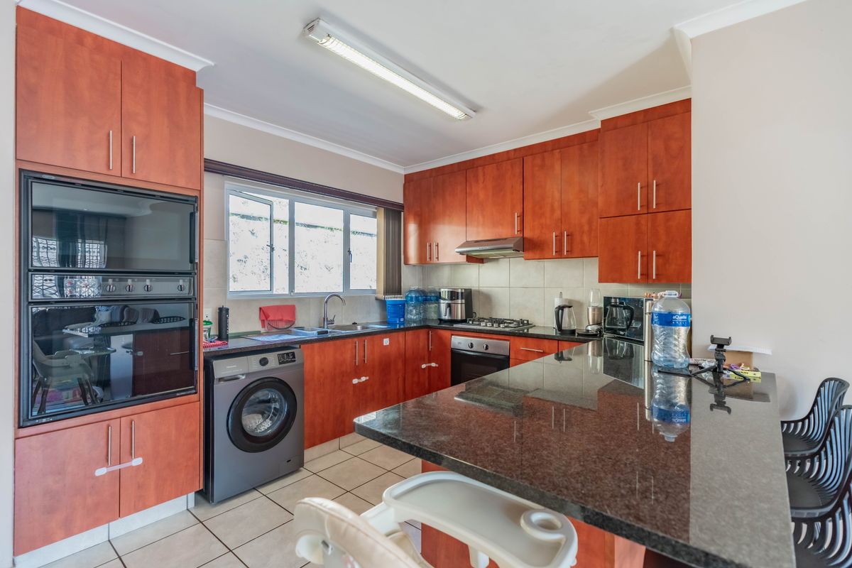 " Lock Up And Live Easy - 3 bed, 2 bath in Sought After Complex " - Photo 3