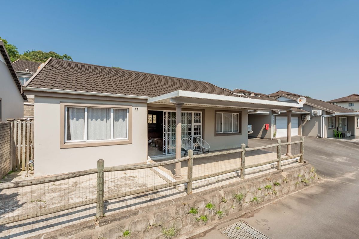 " Lock Up And Live Easy - 3 bed, 2 bath in Sought After Complex " - Photo 5