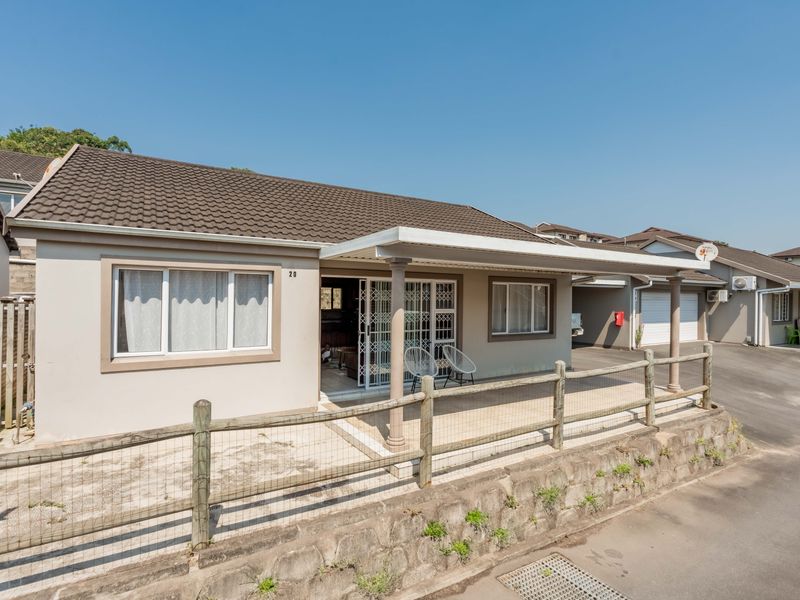 " Lock Up And Live Easy - 3 bed, 2 bath in Sought After Complex " - Photo 5