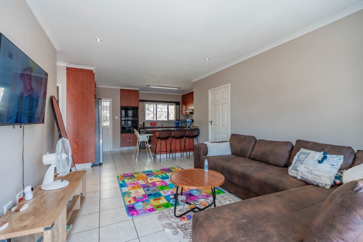 " Lock Up And Live Easy - 3 bed, 2 bath in Sought After Complex " - Photo 2