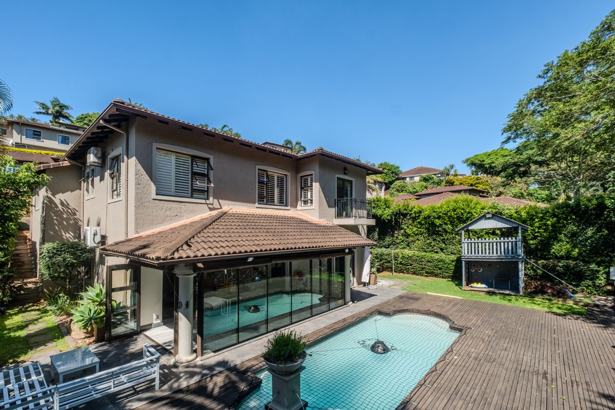 Magnificent Newly Renovated Family Home in Sought-After Sienna Estate, La Lucia - Photo 2