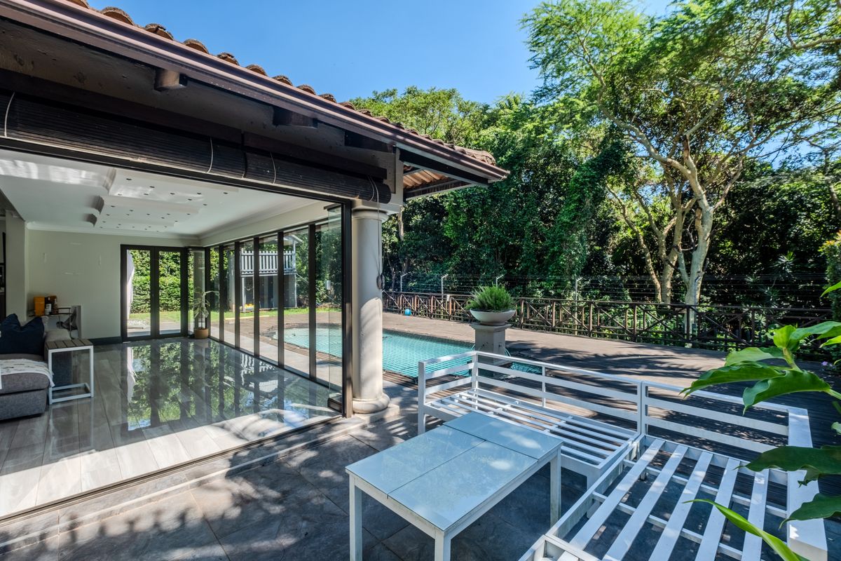 Magnificent Newly Renovated Family Home in Sought-After Sienna Estate, La Lucia - Photo 3