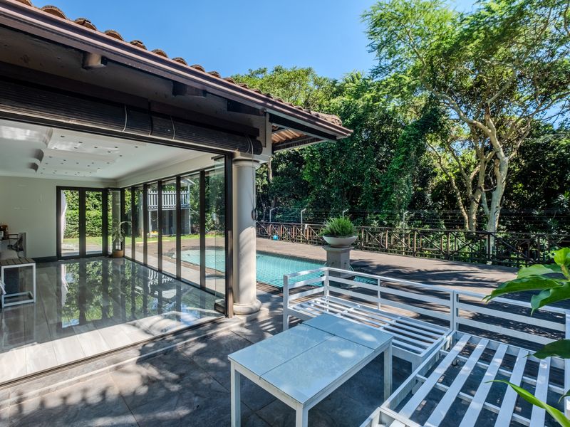 Magnificent Newly Renovated Family Home in Sought-After Sienna Estate, La Lucia - Photo 3