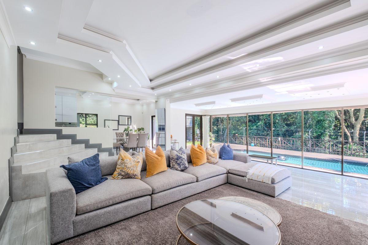 Magnificent Newly Renovated Family Home in Sought-After Sienna Estate, La Lucia - Photo 4