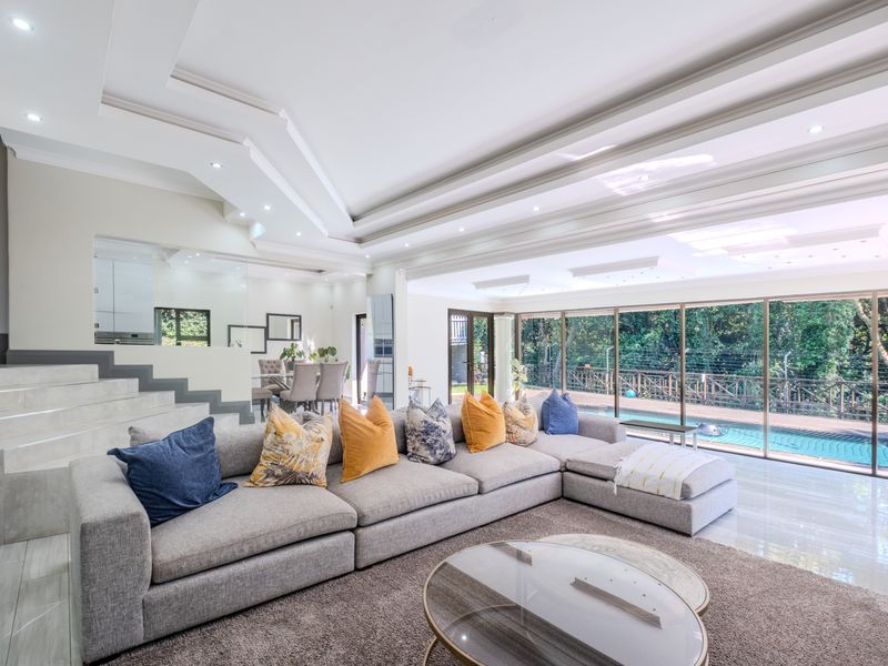 Magnificent Newly Renovated Family Home in Sought-After Sienna Estate, La Lucia - Photo 4