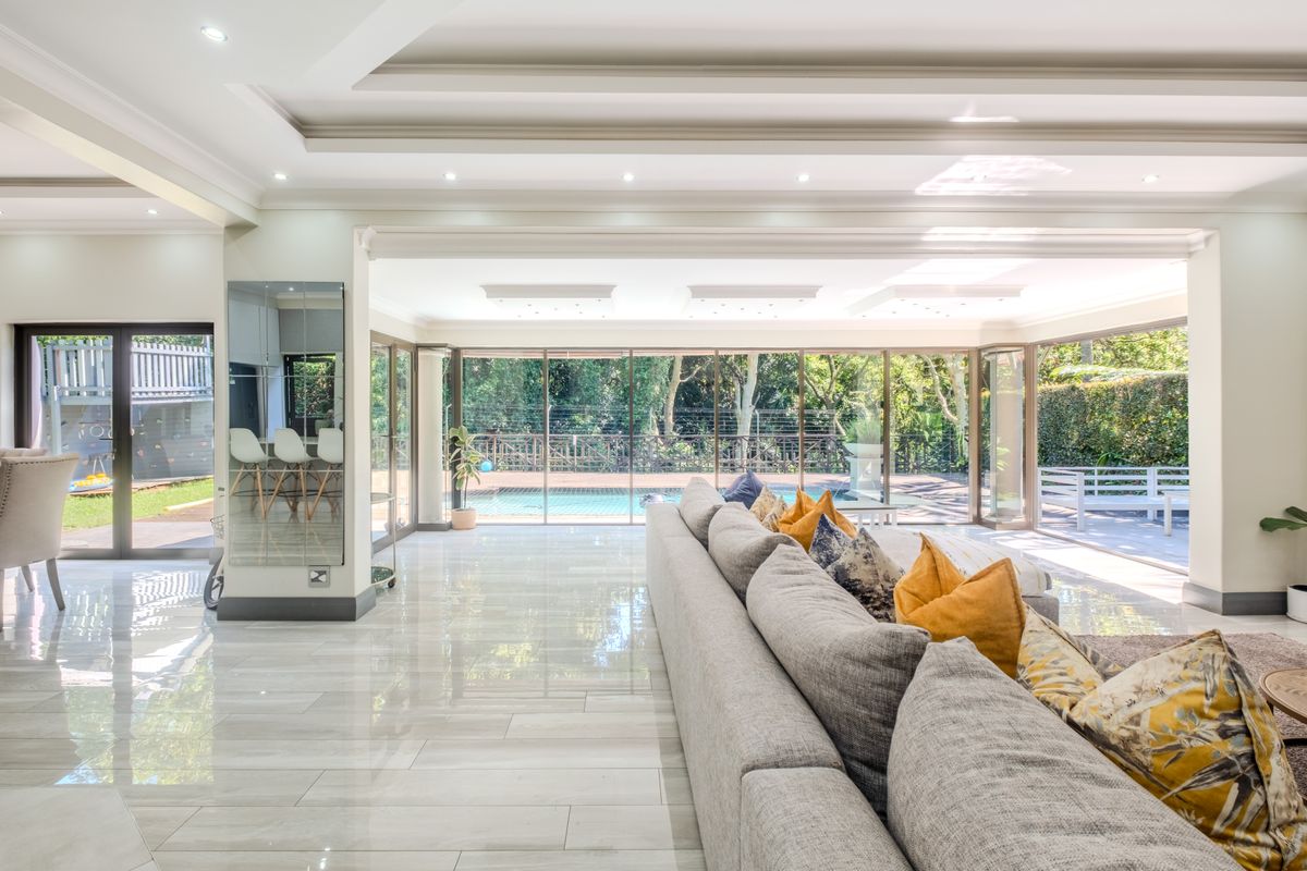 Magnificent Newly Renovated Family Home in Sought-After Sienna Estate, La Lucia - Photo 5