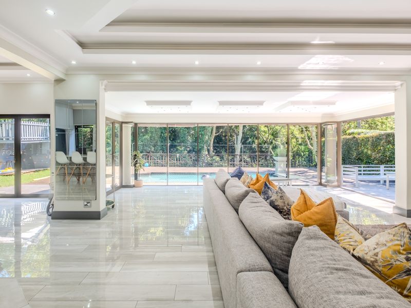 Magnificent Newly Renovated Family Home in Sought-After Sienna Estate, La Lucia - Photo 5