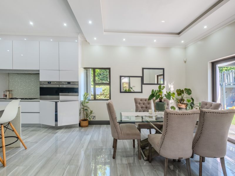 Magnificent Newly Renovated Family Home in Sought-After Sienna Estate, La Lucia - Photo 8