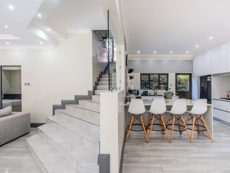 Magnificent Newly Renovated Family Home in Sought-After Sienna Estate, La Lucia - Photo 7