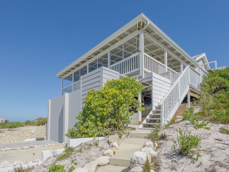 Relaxed Coastal Charm in Blue Bay - Photo 2