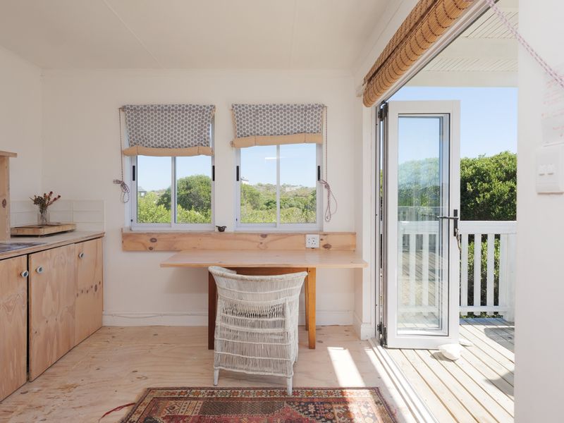 Relaxed Coastal Charm in Blue Bay - Photo 10