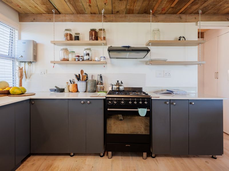 Relaxed Coastal Charm in Blue Bay - Photo 8