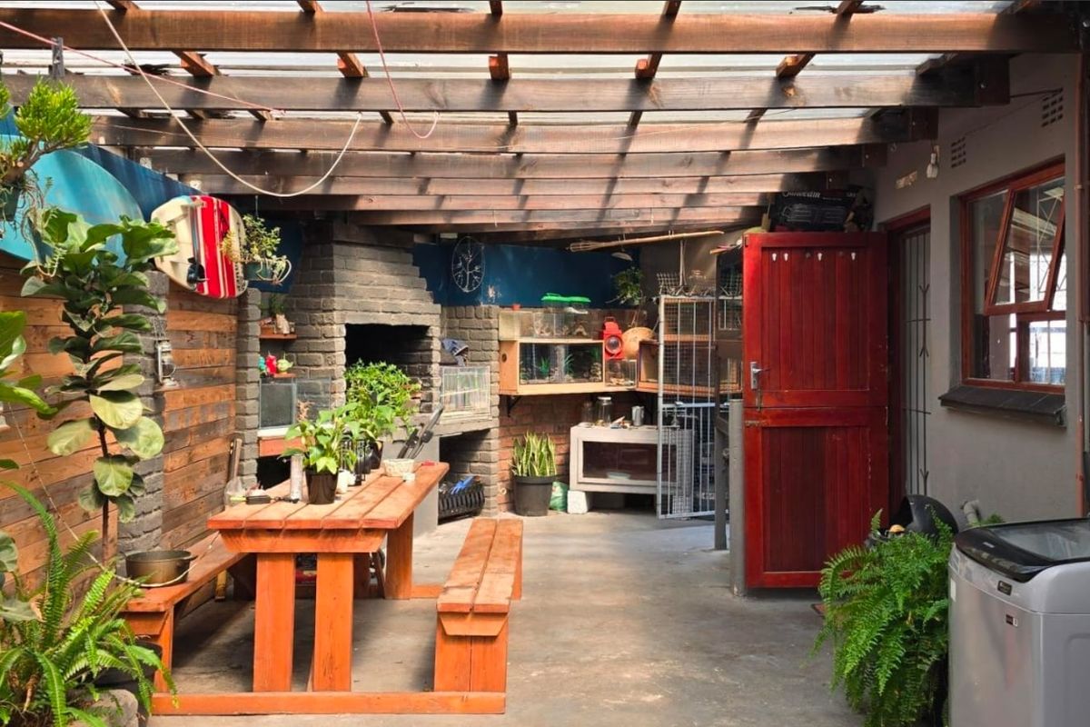 3 Bedroom Home with Modern Kitchen, Lounge, and double carpot - Photo 3