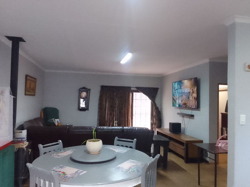 Exceptional Family Home with Income Potential – Protea Park - Photo 7