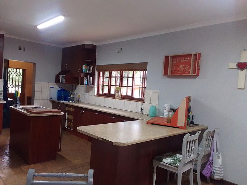 Exceptional Family Home with Income Potential – Protea Park - Photo 4