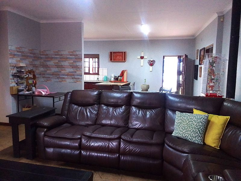 Exceptional Family Home with Income Potential – Protea Park - Photo 6