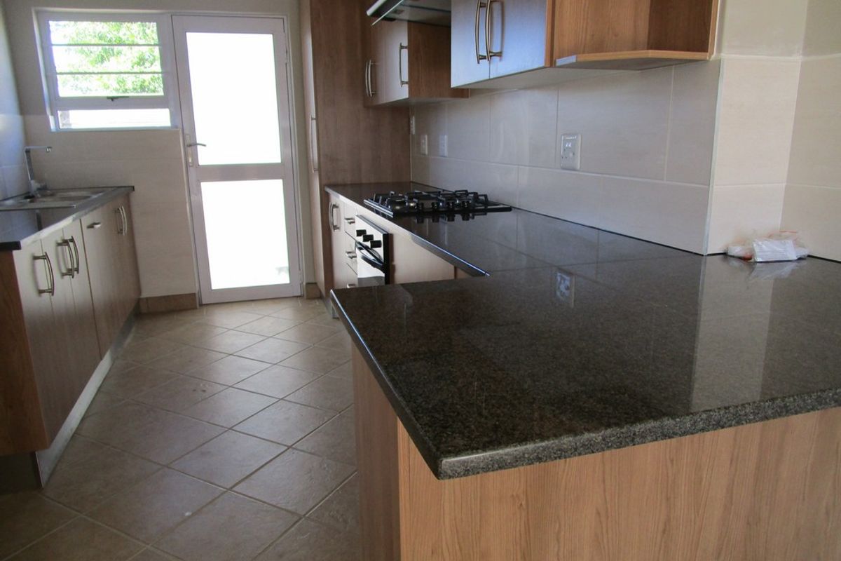 Saxilby - Neat and secure garden flat with secure parking - Photo 5